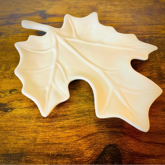 Tag Maple Leaf Plate - Picture 1 of 5